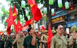Hân hoan đón đoàn quân giải phóng về tiếp quản Thủ đô